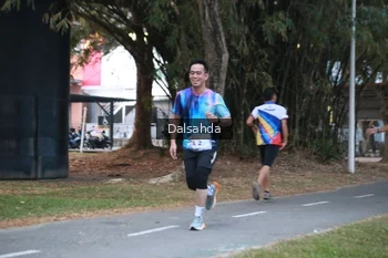 Runner Photo 4324915