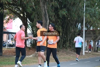 Runner Photo 4325376