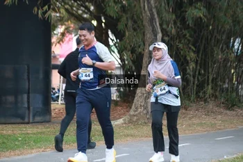 Runner Photo 4325413