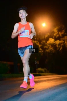 Runner Photo 4336742
