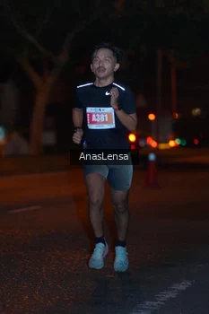 Runner Photo 4340133