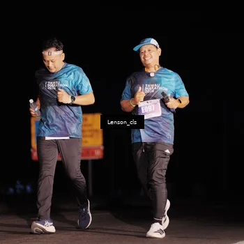 Runner Photo 4381294
