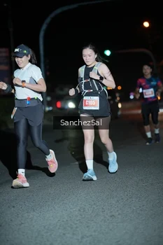 Runner Photo 4383093