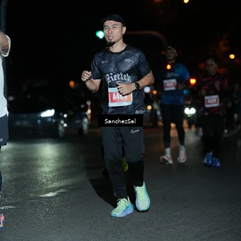 Runner Photo 4383223