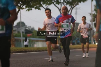 Runner Photo 4383372