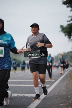 Runner Photo 4383468