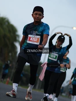 Runner Photo 4385135