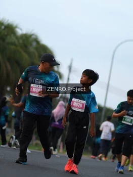 Runner Photo 4385448