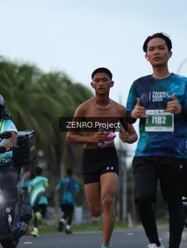 Runner Photo 4385873