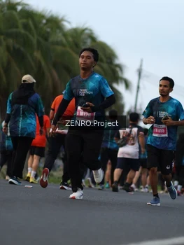 Runner Photo 4386305