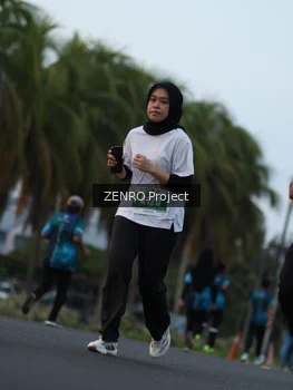 Runner Photo 4386912