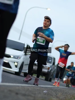 Runner Photo 4387124