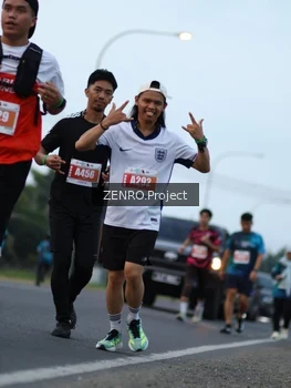 Runner Photo 4387475