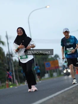 Runner Photo 4387549
