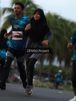 Runner Photo 4387659