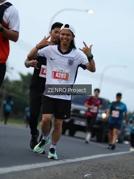 Runner Photo 4389415