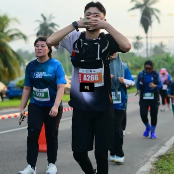 Runner Photo 4406415