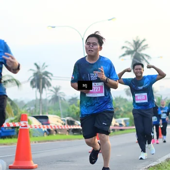 Runner Photo 4406624