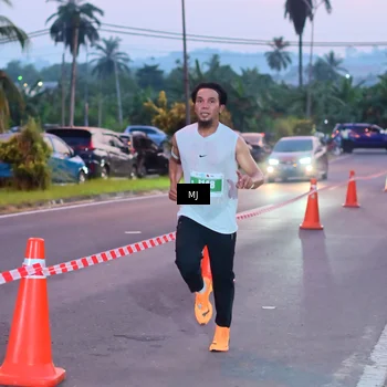 Runner Photo 4423659