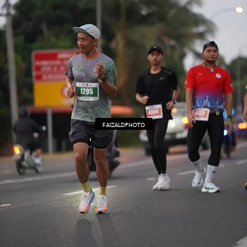 Runner Photo 4436816