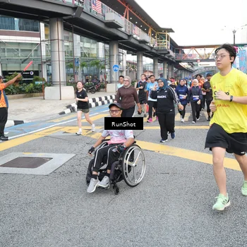 Runner Photo 4503041