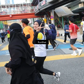 Runner Photo 4503675