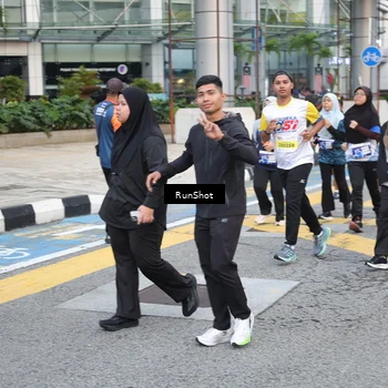 Runner Photo 4504143