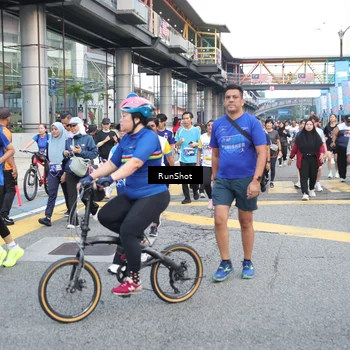 Runner Photo 4505417