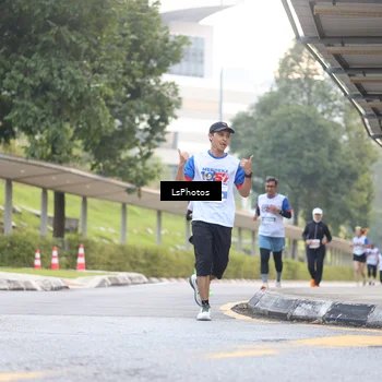 Runner Photo 4513665