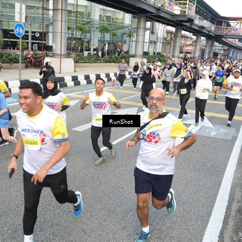 Runner Photo 4534370
