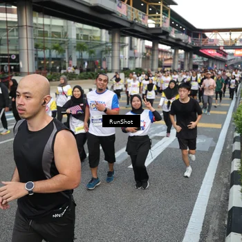 Runner Photo 4558370