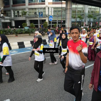Runner Photo 4561708