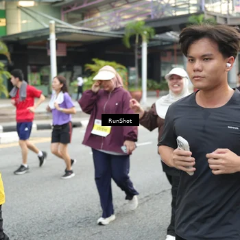 Runner Photo 4593755