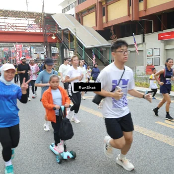 Runner Photo 4595675