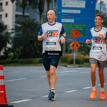 Runner Photo 4613675