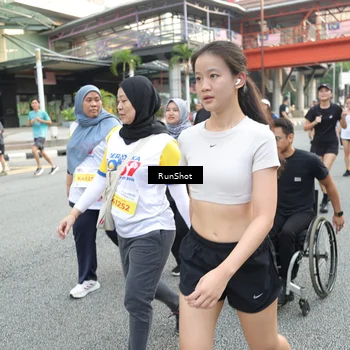 Runner Photo 4613705