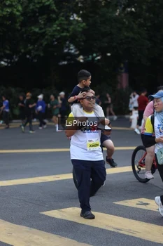 Runner Photo 4636642