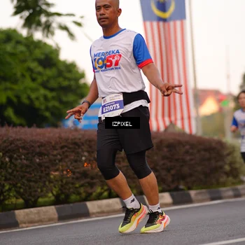 Runner Photo 4703472