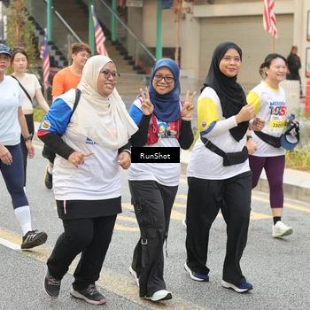 Runner Photo 4703476