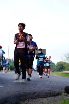 Runner Photo 4856676
