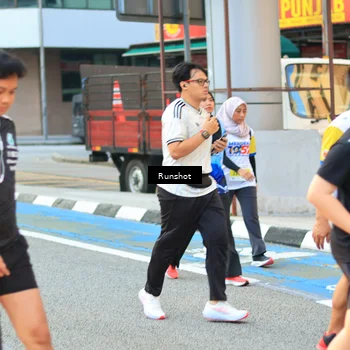 Runner Photo 4888351