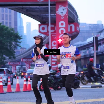 Runner Photo 5021024