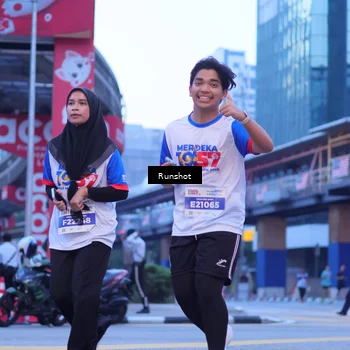 Runner Photo 5022100