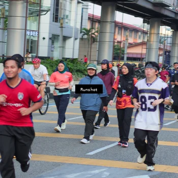 Runner Photo 5032102