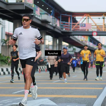 Runner Photo 5037396