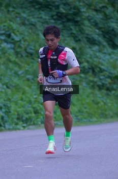 Runner Photo 5055042