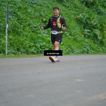 Runner Photo 5102025