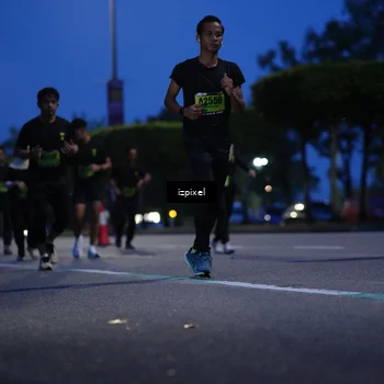 Runner Photo 5477300
