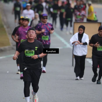 Runner Photo 5600998