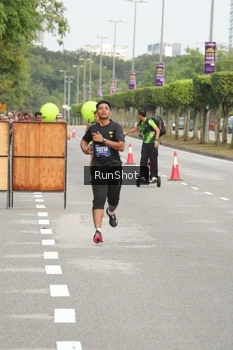 Runner Photo 5610800